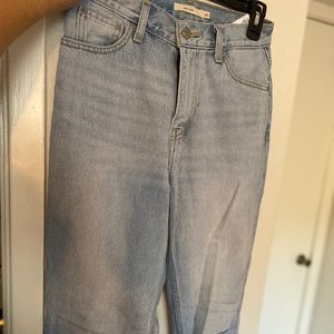 Levi’s High Waisted Mom jeans 26
